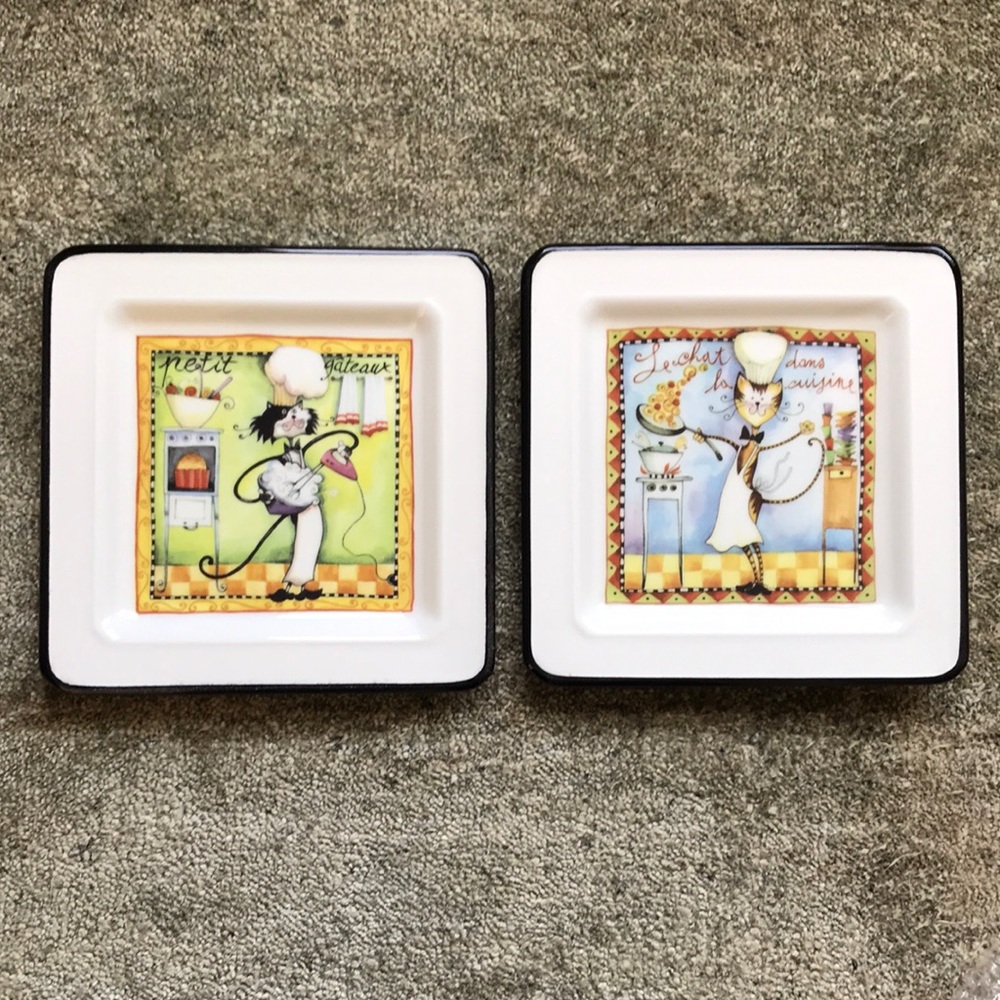 Decorative plates - set of 2